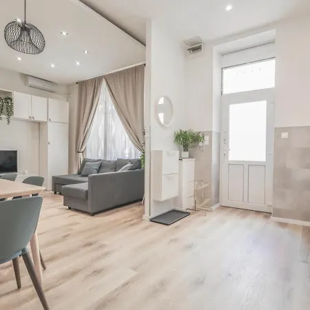 Petofi In The Center Apartment *
